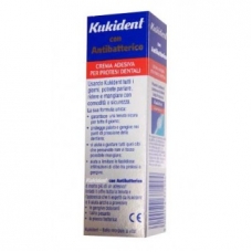 Kukident Antibatterico Crema Adesiva 40ml 1pz